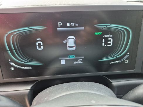 Used 2025 Kia Niro LX FWD image 6
