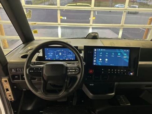 Used 2024 Chevrolet Brightdrop 600 w/ Commercial Equipment Package AWD/4WD image 17