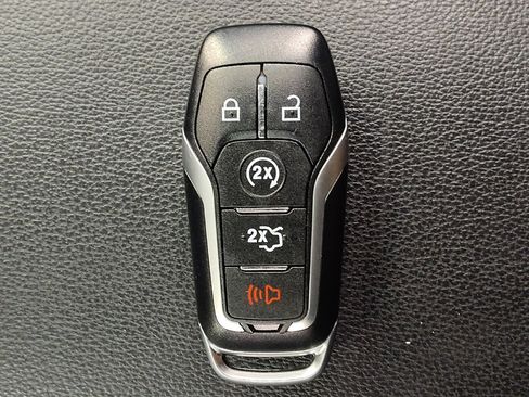 Used 2017 Ford Explorer XLT w/ Equipment Group 202A FWD image 32