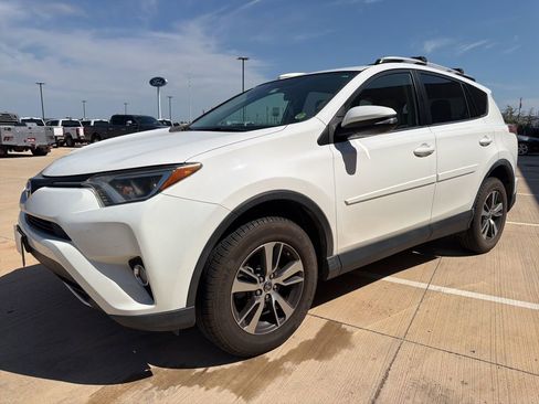 Used 2016 Toyota RAV4 XLE FWD image 6