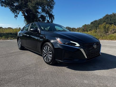 Used 2025 Nissan Altima 2.5 SV image 7