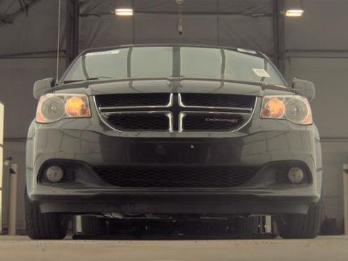 Used 2019 Dodge Grand Caravan SXT w/ Mopar Premium Addition Group image 2