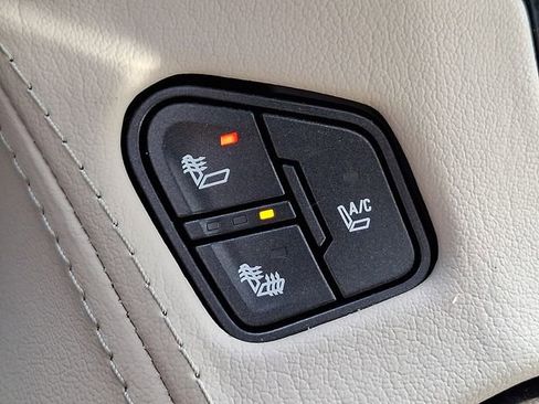 Used 2016 GMC Yukon XL Denali w/ Open Road Package image 27