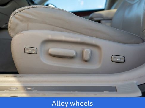 Used 2011 Toyota Avalon Limited image 21