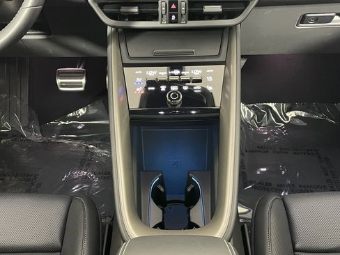 Used 2024 Porsche Macan Turbo Electric AWD/4WD image 20