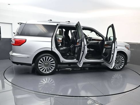 Used 2019 Lincoln Navigator Reserve AWD/4WD image 32