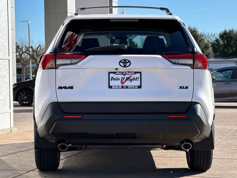 New 2025 Toyota RAV4 XLE image 5