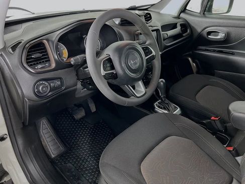 Used 2023 Jeep Renegade Latitude AWD/4WD image 10