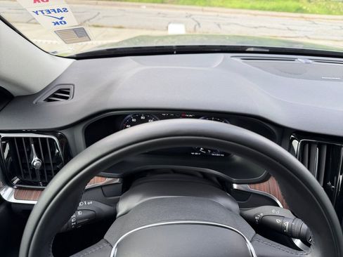 Used 2020 Volvo S60 T5 Momentum image 26