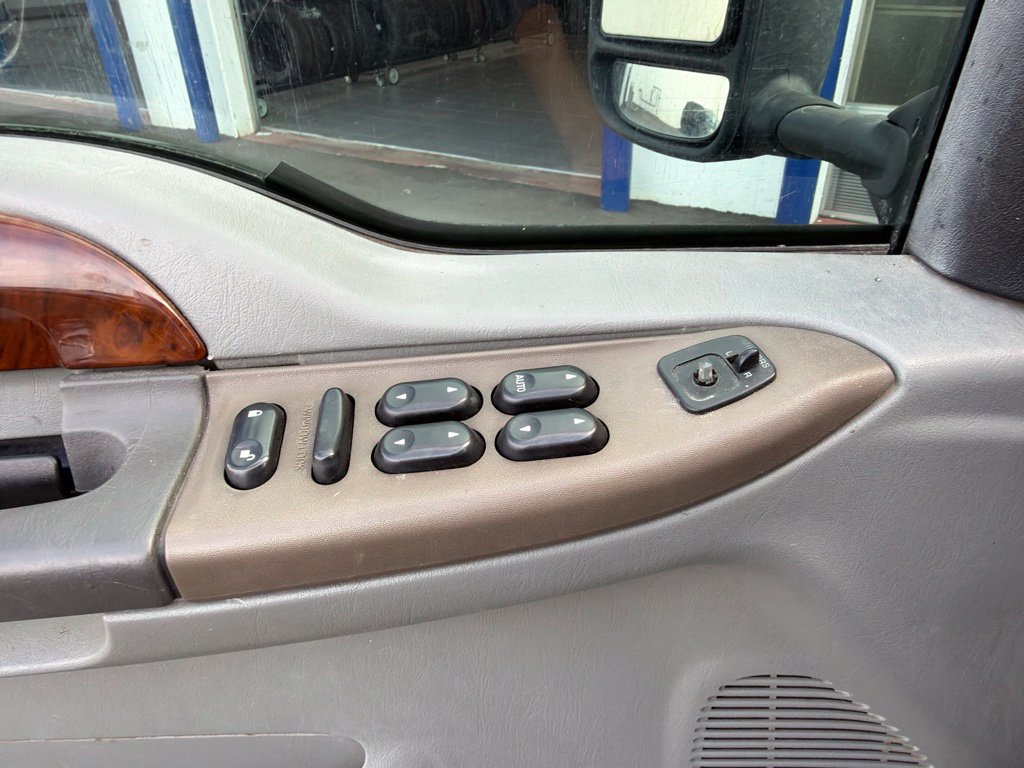 Used 2004 Ford F250 XLT AWD/4WD image 11