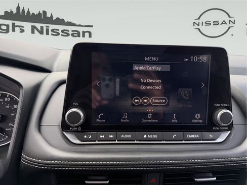 Used 2024 Nissan Rogue SV w/ SV Premium Package image 16