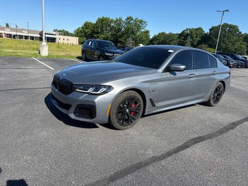 Certified 2023 BMW 530e xDrive w/ Premium Package AWD/4WD image 3