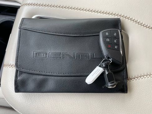 Used 2021 GMC Yukon XL Denali AWD/4WD image 54