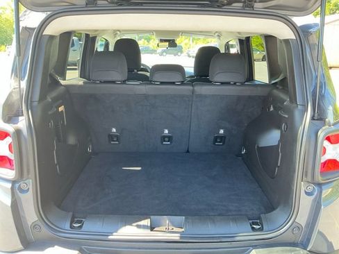 Used 2022 Jeep Renegade Latitude AWD/4WD image 18