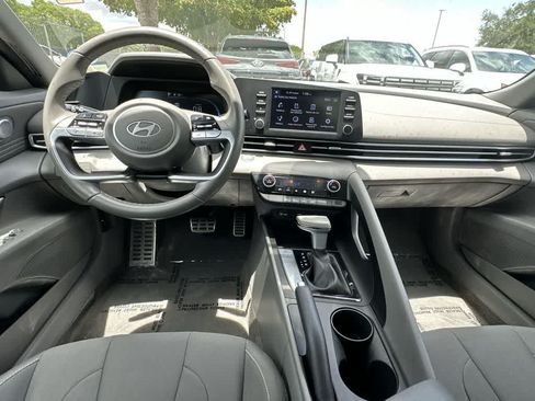 Used 2025 Hyundai Elantra Sport FWD image 16