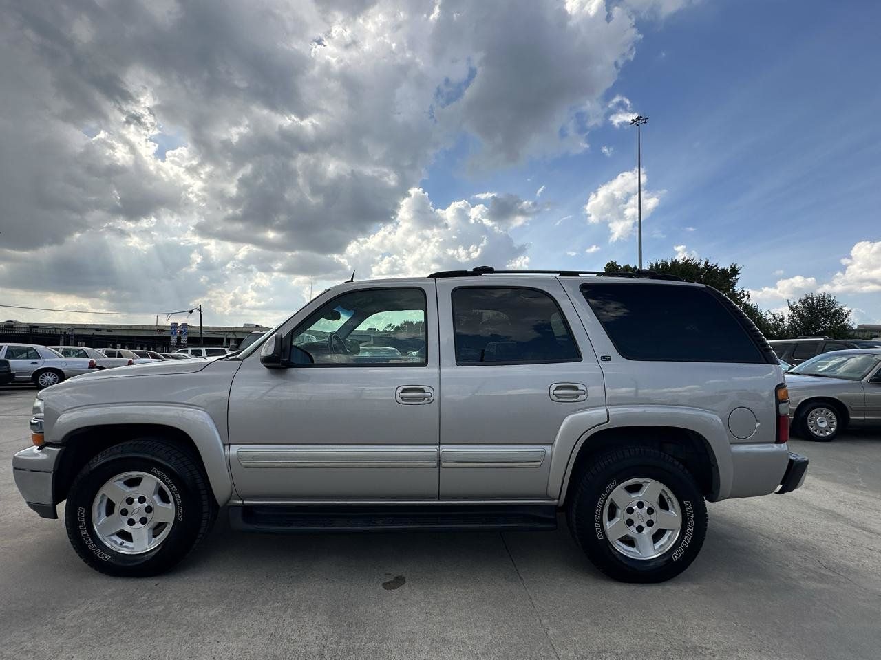 Used 2004 Chevrolet Tahoe LT w/ LT Preferred Equipment Group AWD/4WD image 2
