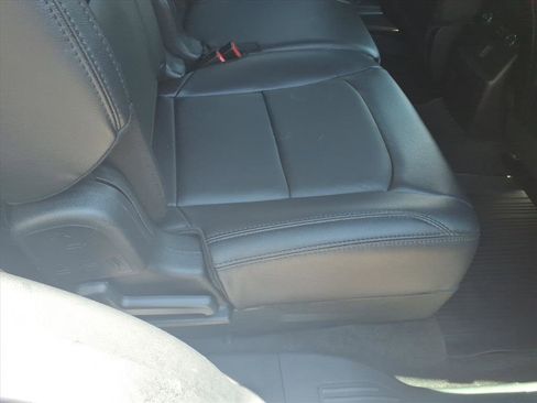 Used 2018 Ford Explorer XLT w/ Equipment Group 202A AWD/4WD image 20