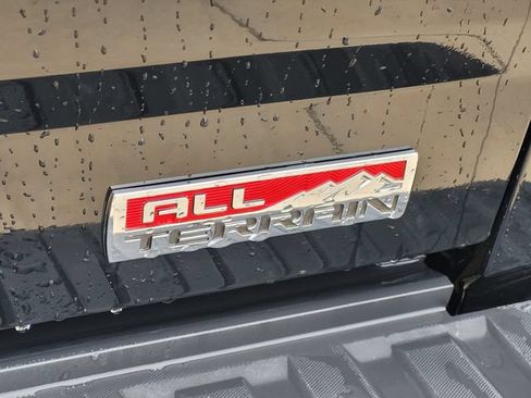 Used 2018 GMC Sierra 1500 SLT AWD/4WD image 9