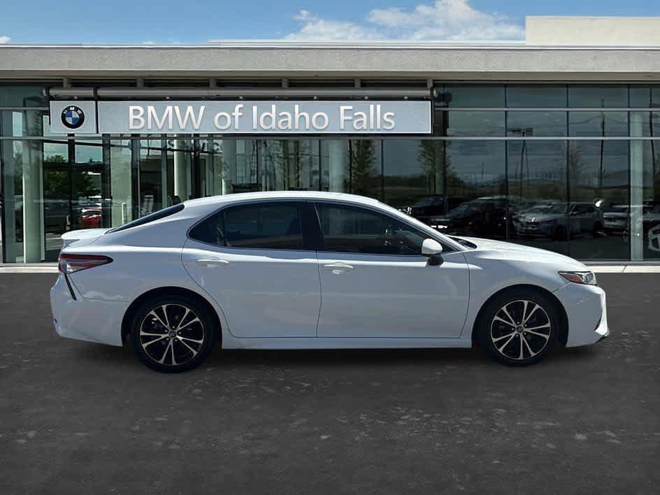 Used 2018 Toyota Camry SE w/ Protection Package (Q2) FWD image 2