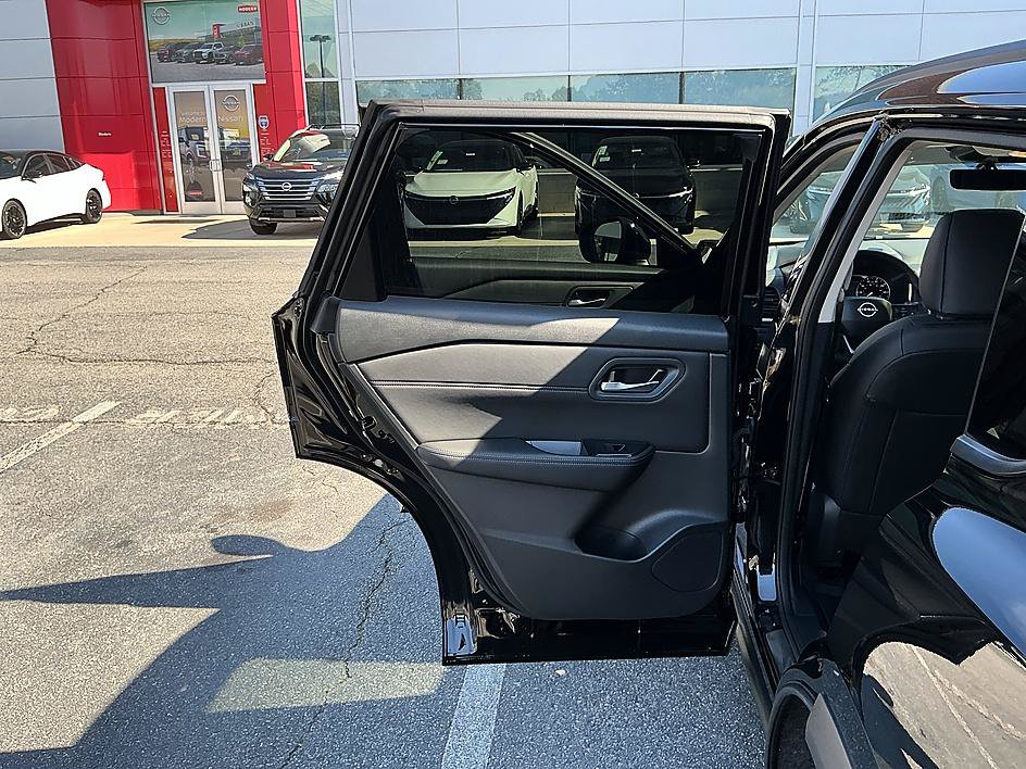Certified 2026 Nissan Rogue Dark Armor FWD image 22