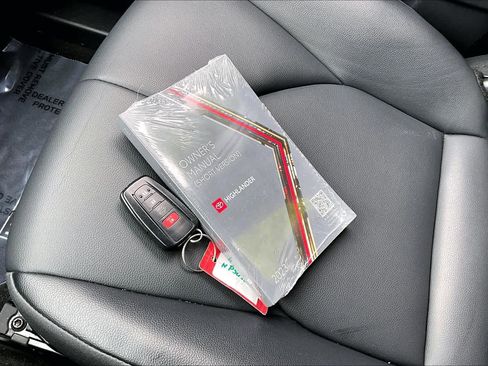 Used 2023 Toyota Highlander XLE image 14