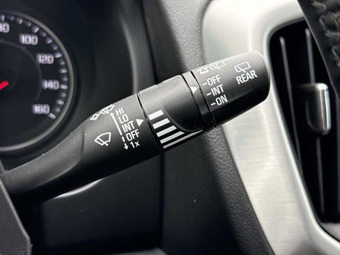 Used 2024 GMC Terrain SLT AWD/4WD image 11
