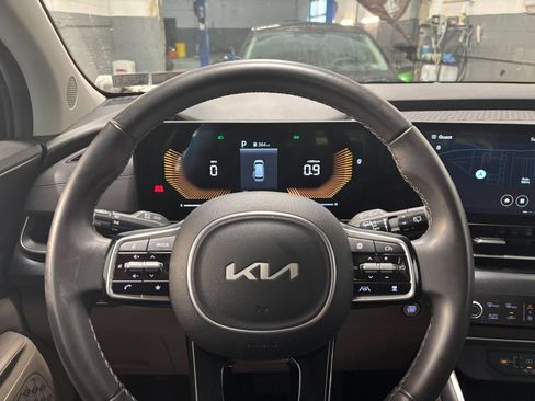 Used 2026 Kia Carnival FWD image 25