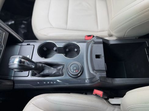 Used 2018 Ford Explorer XLT w/ Equipment Group 202A image 37