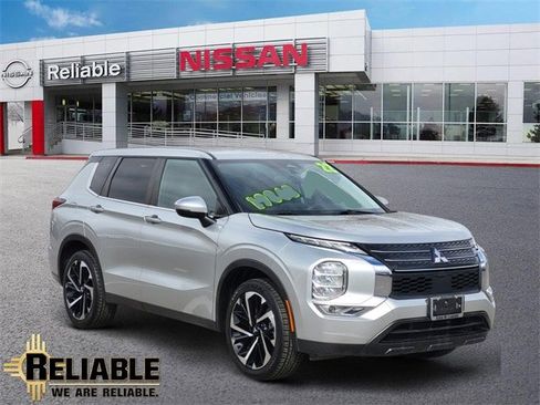 Used 2022 Mitsubishi Outlander ES image 1