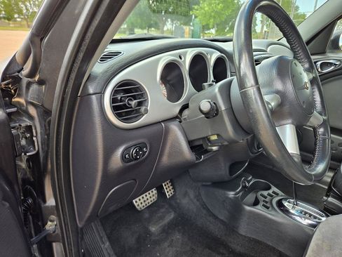 Used 2004 Chrysler PT Cruiser Limited FWD image 12