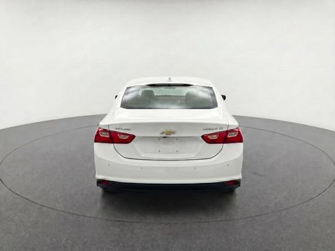 Used 2018 Chevrolet Malibu LT w/ Leather Package FWD image 6