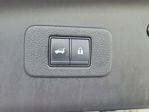 Used 2021 Nissan Armada SV w/ SV Appearance Package RWD image 9