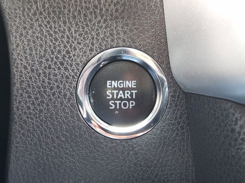 Used 2019 Toyota Highlander XLE image 21