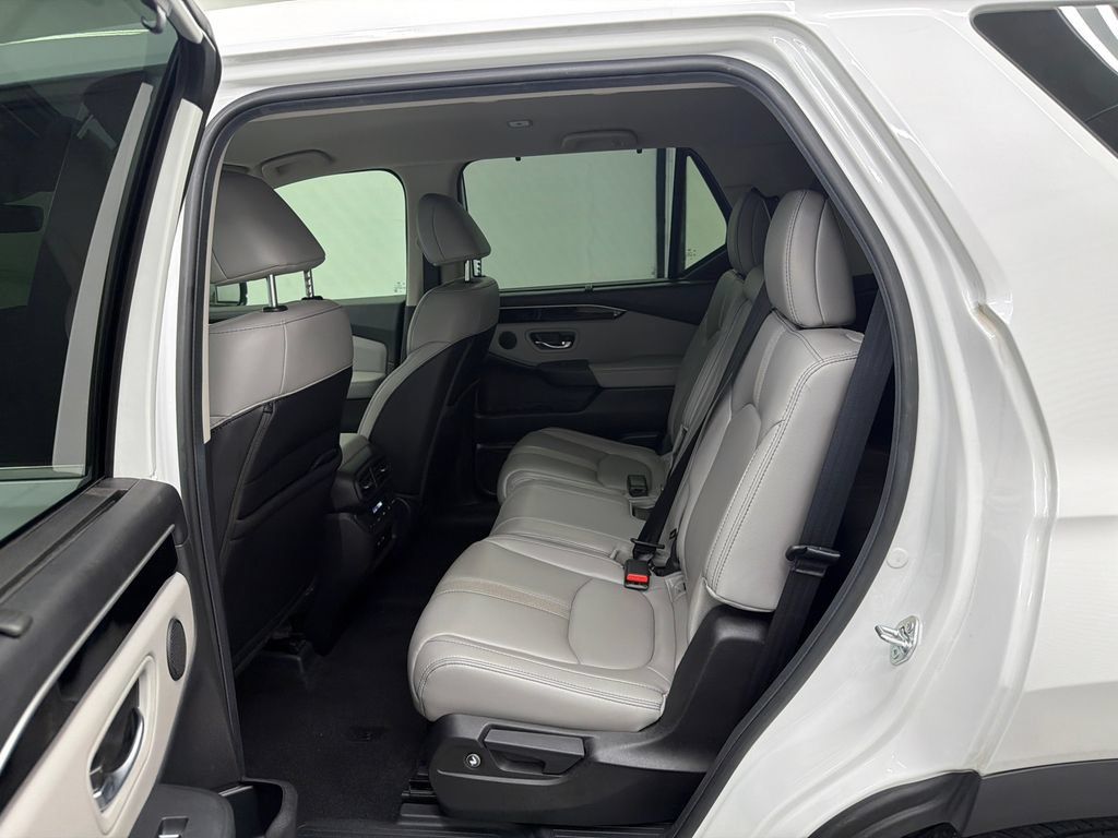 Used 2025 Honda Pilot EX-L image 23