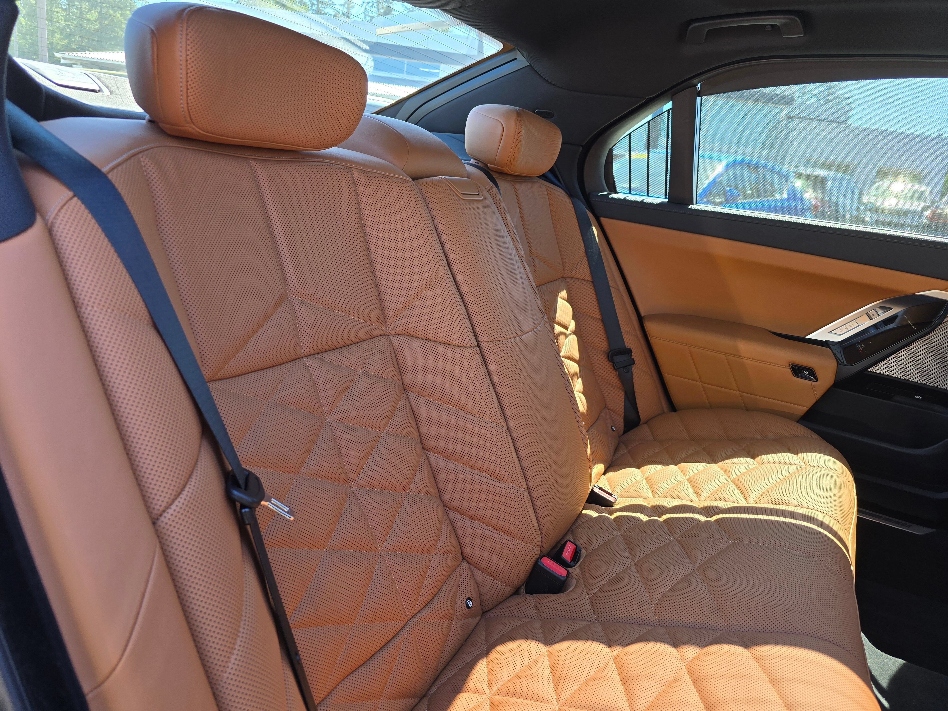 Used 2023 BMW 740i w/ Parking Assistance Package RWD image 12