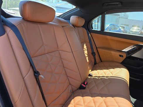 Used 2023 BMW 740i w/ Parking Assistance Package RWD image 12