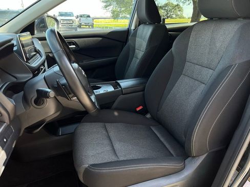 Used 2025 Nissan Rogue SV FWD image 15