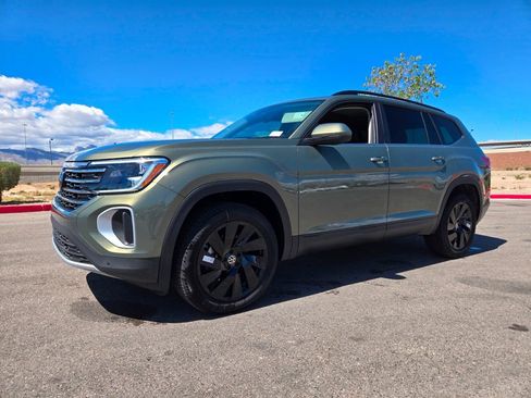 New 2026 Volkswagen Atlas SE FWD image 2