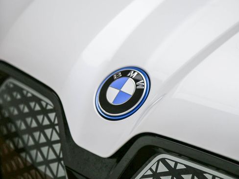 Certified 2024 BMW iX xDrive50 w/ Premium Package AWD/4WD image 9