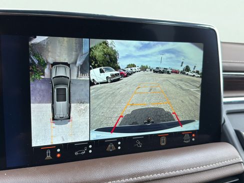 Used 2023 Chevrolet Suburban High Country w/ Advanced Technology Package AWD/4WD image 16