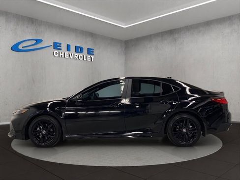 Used 2025 Toyota Camry SE image 8