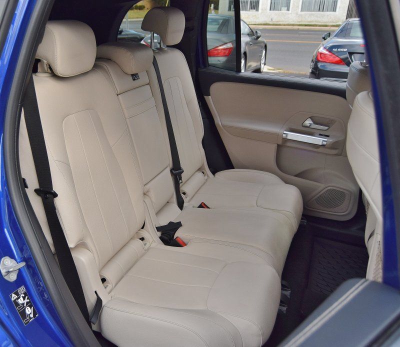 Used 2021 Mercedes-Benz GLB 250 4MATIC w/ Premium Package image 31