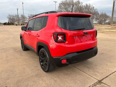 Used 2017 Jeep Renegade Altitude image 7