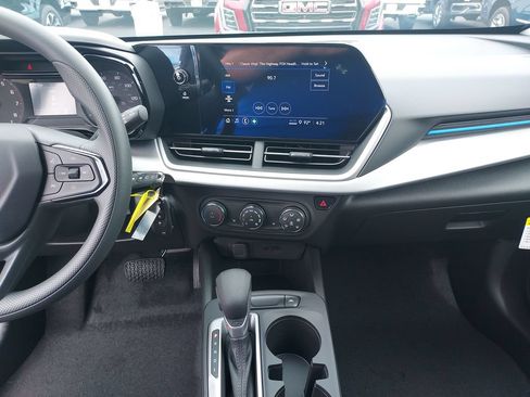 New 2026 Chevrolet Trax LS w/ LS Convenience Package FWD image 20