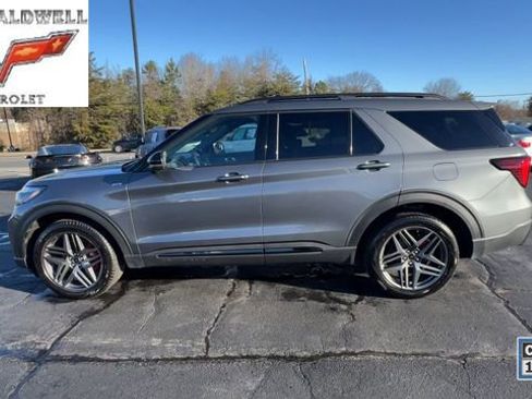 Used 2025 Ford Explorer ST-Line w/ ST-Line Street Pack image 5