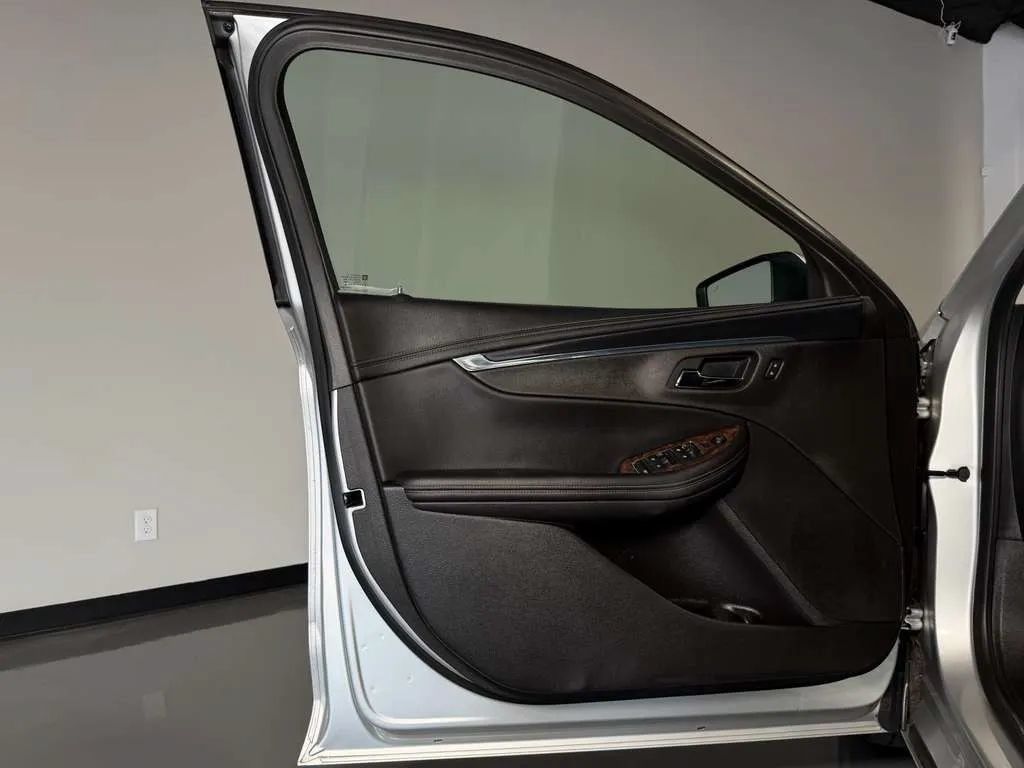 Used 2014 Chevrolet Impala LT w/ Convenience Package FWD image 21
