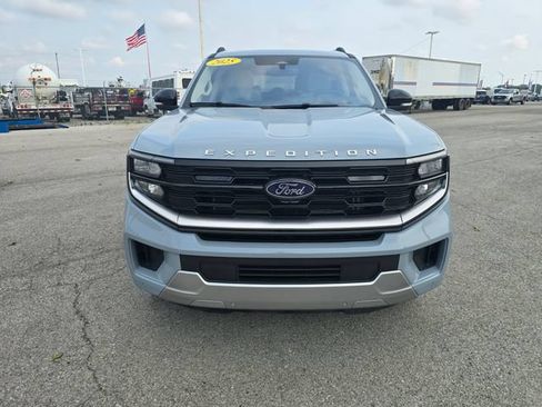 Used 2025 Ford Expedition Max Platinum w/ Driver's Package AWD/4WD image 9