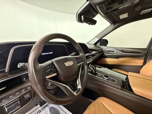 Certified 2023 Cadillac Escalade Sport w/ LPO, ONYX Package image 4