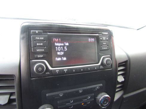 Used 2015 Nissan Titan SV image 14