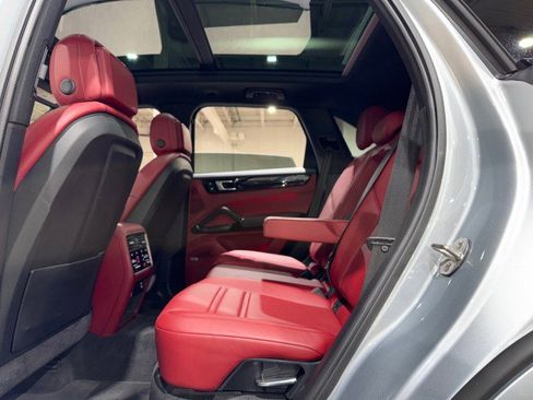 Used 2020 Porsche Cayenne image 14